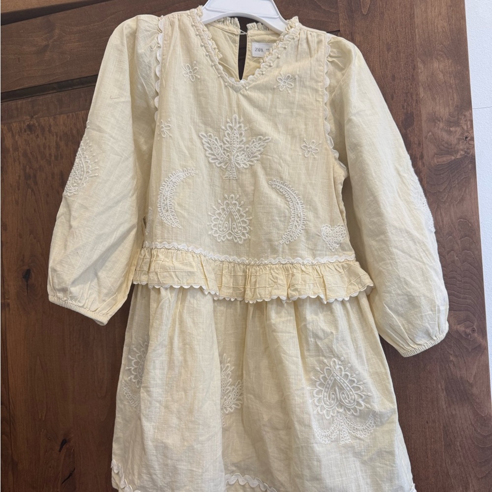 Zara Girl Embroidered Eyelet White yellow Dress. (Size: 9)Easter